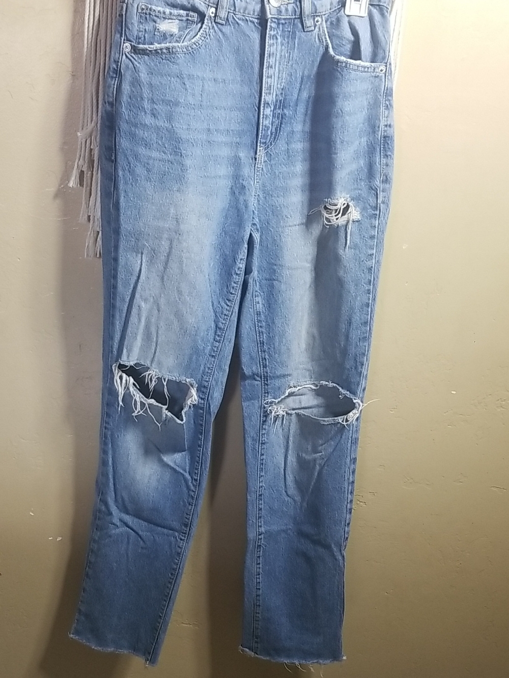 Women’s Light Blue Distressed High-Waist Jeans